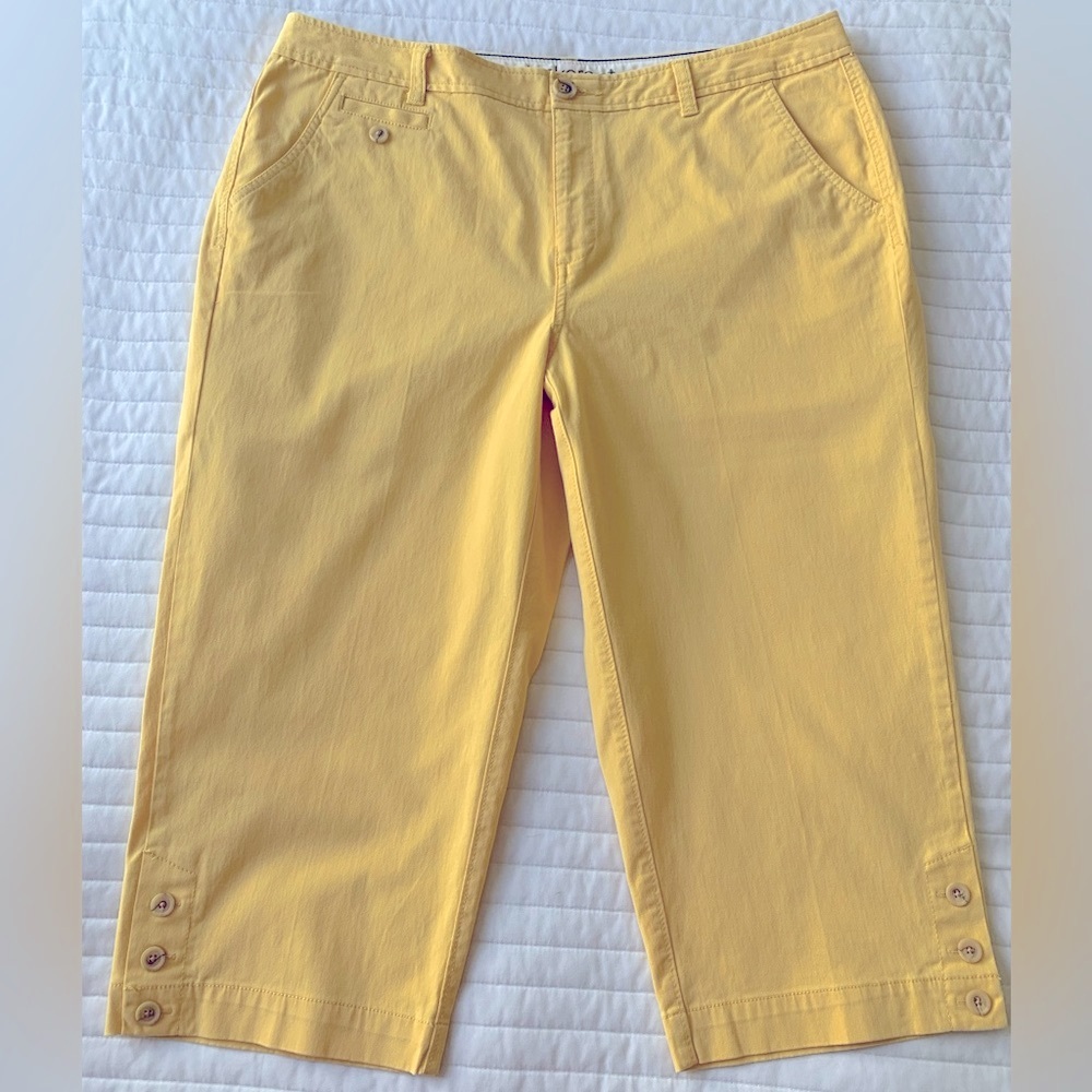 Dockers Women Yellow Capri size 16
